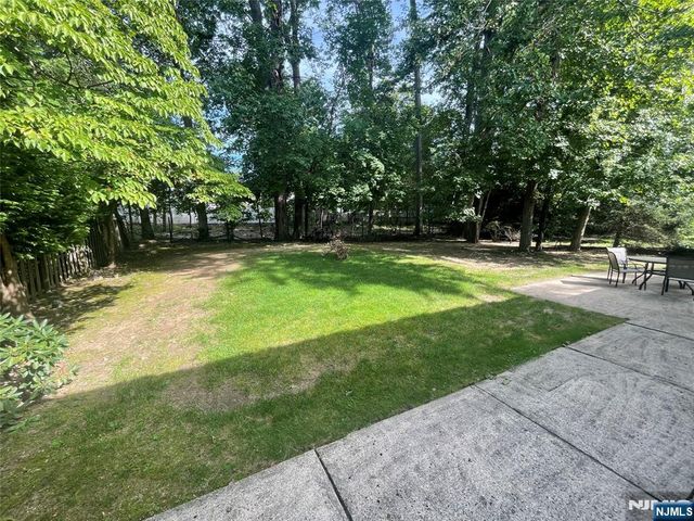 420 Lakeview Drive, Oradell, NJ 07649