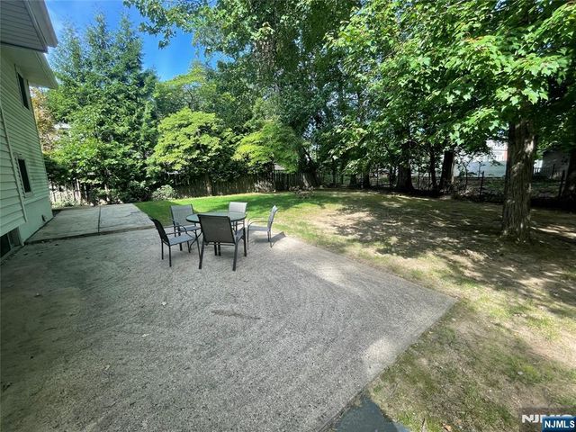 420 Lakeview Drive, Oradell, NJ 07649