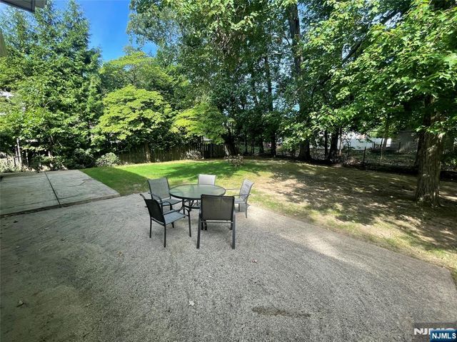 420 Lakeview Drive, Oradell, NJ 07649