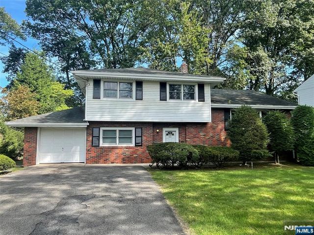 420 Lakeview Drive, Oradell, NJ 07649