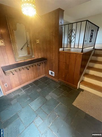 420 Lakeview Drive, Oradell, NJ 07649