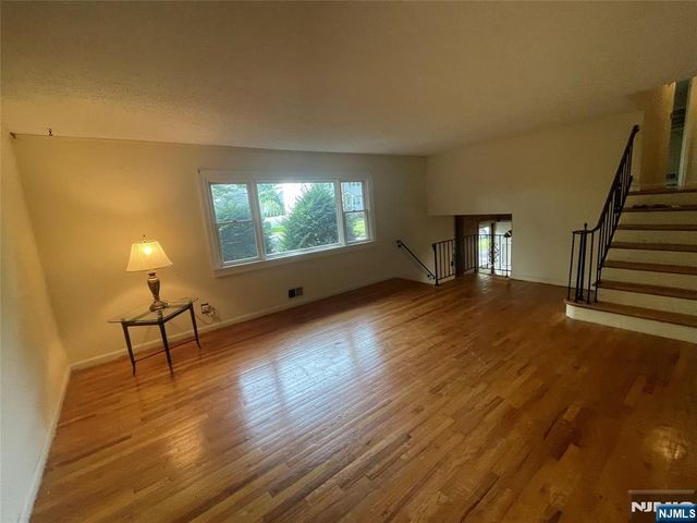 420 Lakeview Drive, Oradell, NJ 07649