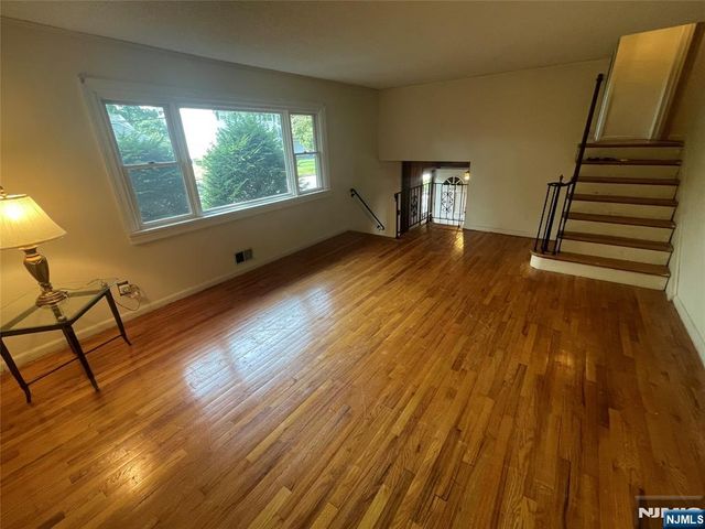 420 Lakeview Drive, Oradell, NJ 07649