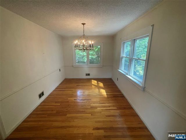 420 Lakeview Drive, Oradell, NJ 07649
