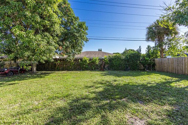 16901 NE 6th Ave, North Miami Beach, FL 33162