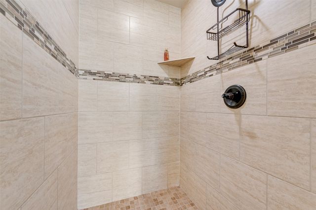 102 Dobbs Road, Lake Dallas, TX 76208