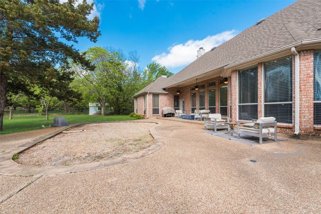102 Dobbs Road, Lake Dallas, TX 76208