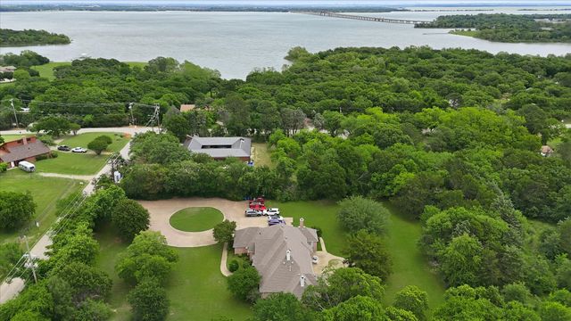 102 Dobbs Road, Lake Dallas, TX 76208
