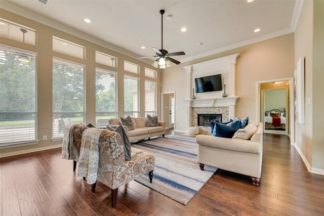 102 Dobbs Road, Lake Dallas, TX 76208