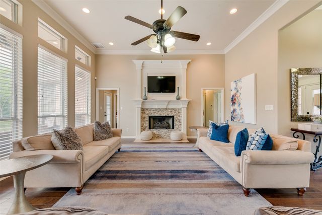 102 Dobbs Road, Lake Dallas, TX 76208