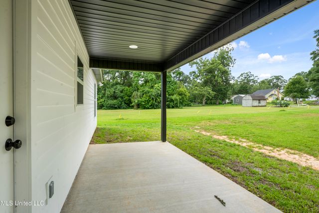 109 N Barnett Street, Poplarville, MS 39470