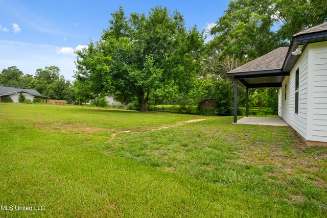 109 N Barnett Street, Poplarville, MS 39470