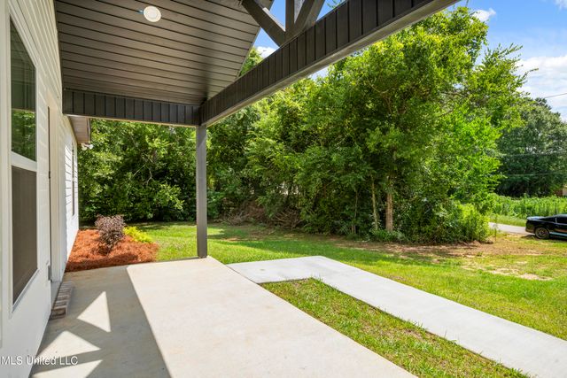 109 N Barnett Street, Poplarville, MS 39470