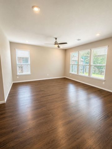 1972 Elkington Circle, Conroe, TX 77304