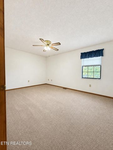 1456 Cattlemans Drive, Lenoir City, TN 37772