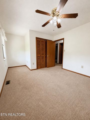 1456 Cattlemans Drive, Lenoir City, TN 37772