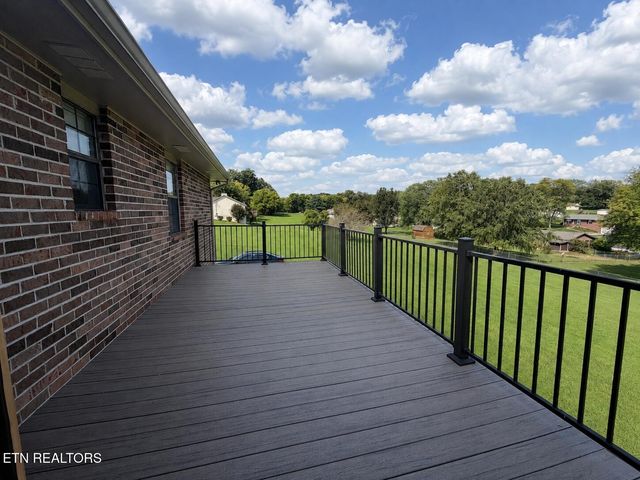 1456 Cattlemans Drive, Lenoir City, TN 37772