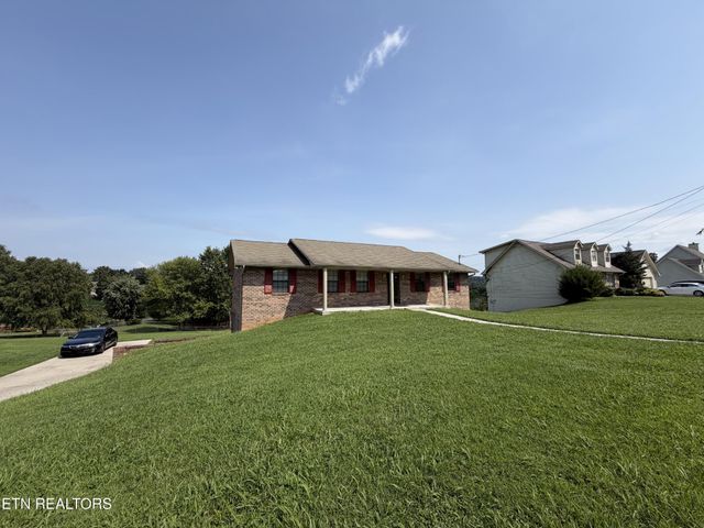 1456 Cattlemans Drive, Lenoir City, TN 37772