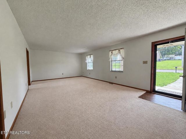 1456 Cattlemans Drive, Lenoir City, TN 37772