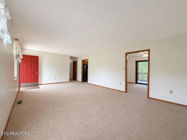 1456 Cattlemans Drive, Lenoir City, TN 37772