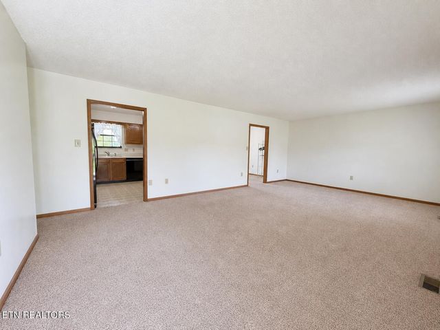 1456 Cattlemans Drive, Lenoir City, TN 37772