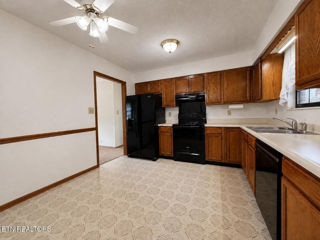 1456 Cattlemans Drive, Lenoir City, TN 37772