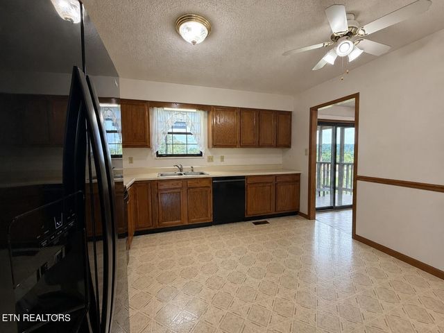 1456 Cattlemans Drive, Lenoir City, TN 37772