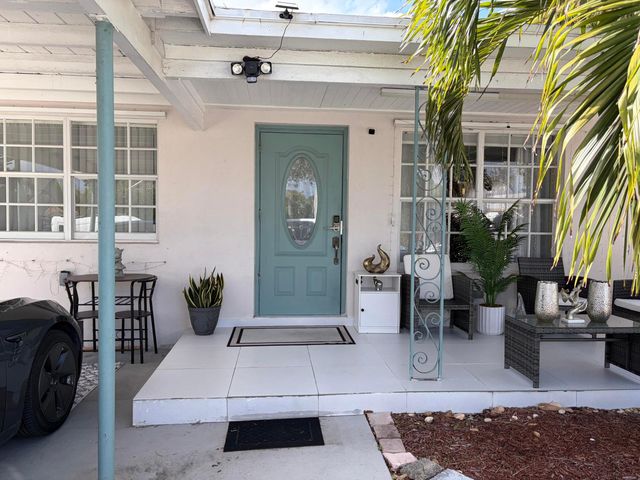 417 N F Street, Lake Worth Beach, FL 33460