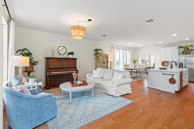 266 Diamond Point DR, Dripping Springs, TX 78620