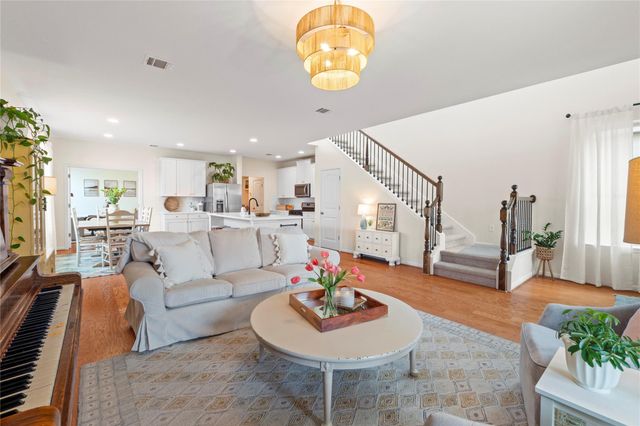 266 Diamond Point DR, Dripping Springs, TX 78620