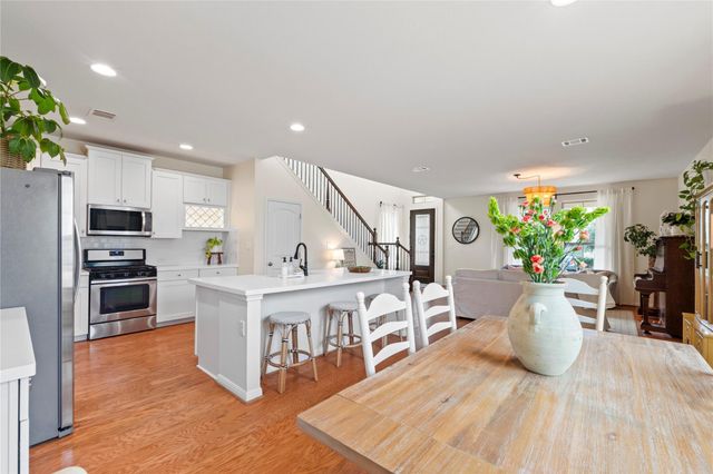 266 Diamond Point DR, Dripping Springs, TX 78620