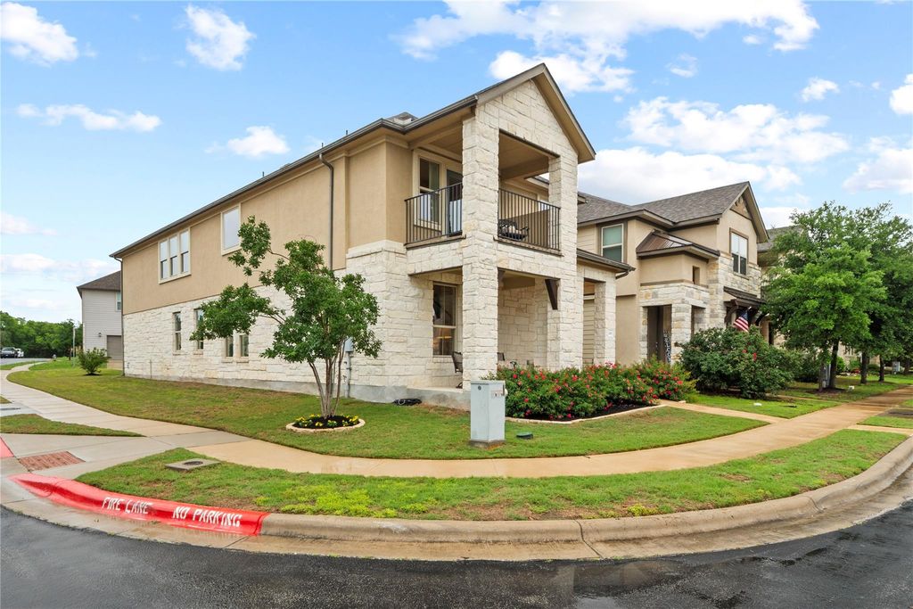 266 Diamond Point DR, Dripping Springs, TX 78620