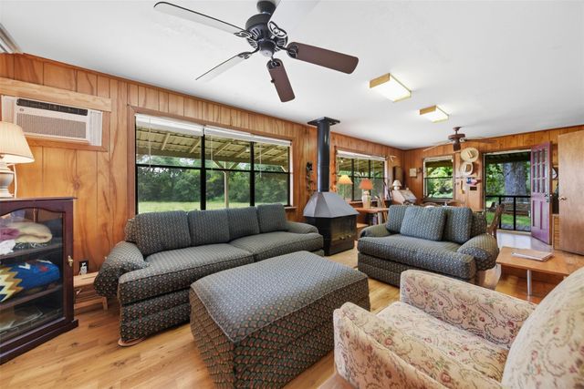 4367 Scranton Grove Road, Bellville, TX 77418