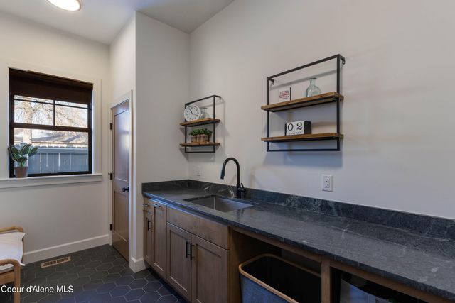 1276 E Hofmeister CT, Hayden Lake, ID 83835