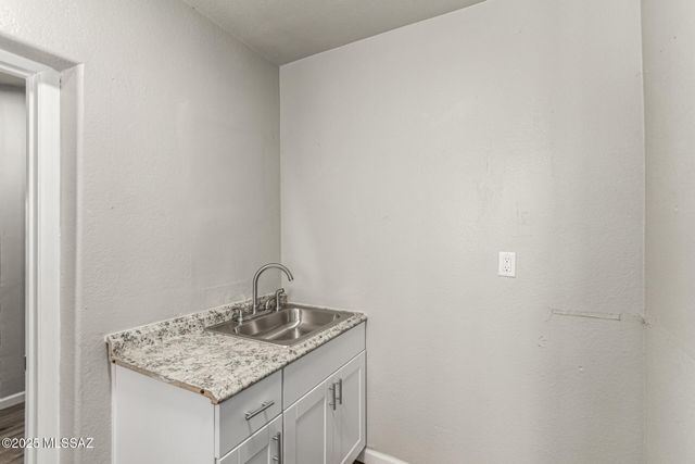 31 W President Street, Tucson, AZ 85714