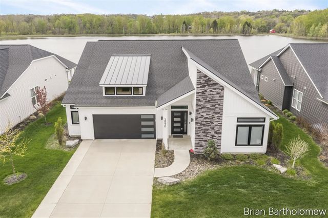 2930 Isle Water Drive, Belmont, MI 49306