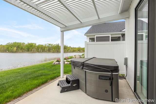 2930 Isle Water Drive, Belmont, MI 49306