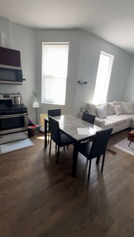 822 N Lawndale Avenue 1B, Chicago, IL 60651