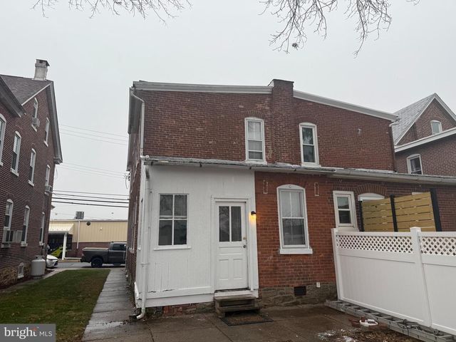 220 S WASHINGTON ST, Boyertown, PA 19512