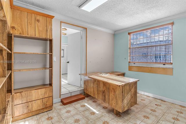 3194 SW 6th St, Miami, FL 33135