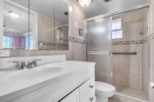 3194 SW 6th St, Miami, FL 33135