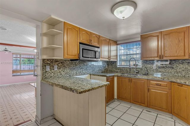 3194 SW 6th St, Miami, FL 33135