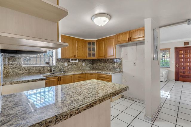 3194 SW 6th St, Miami, FL 33135