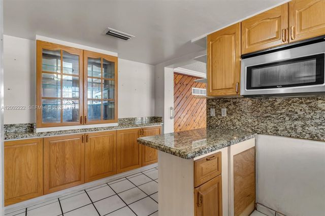 3194 SW 6th St, Miami, FL 33135