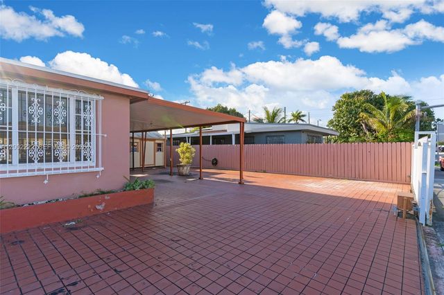 3194 SW 6th St, Miami, FL 33135