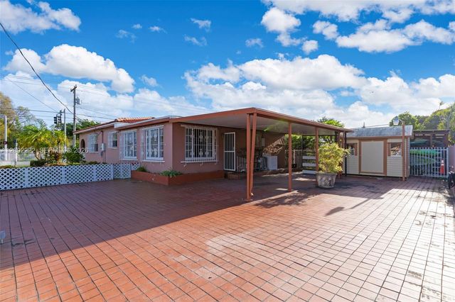 3194 SW 6th St, Miami, FL 33135