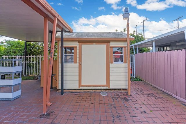 3194 SW 6th St, Miami, FL 33135