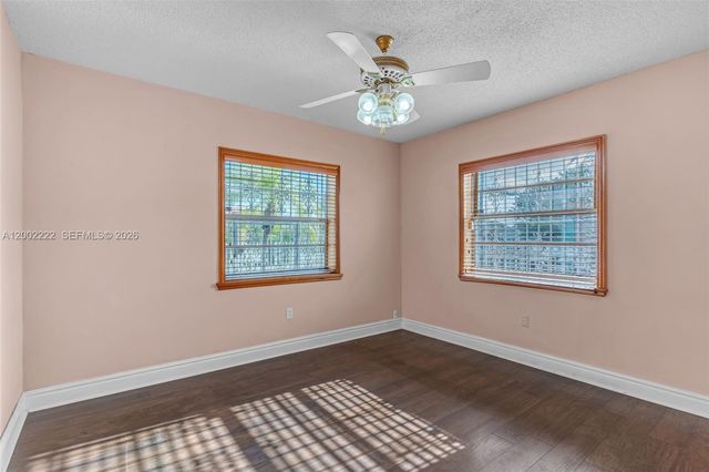 3194 SW 6th St, Miami, FL 33135