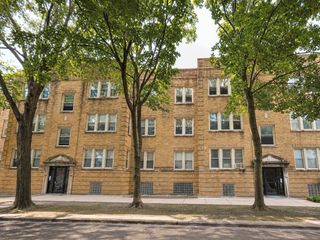 3717 W Cullom Avenue 1, Chicago, IL 60618