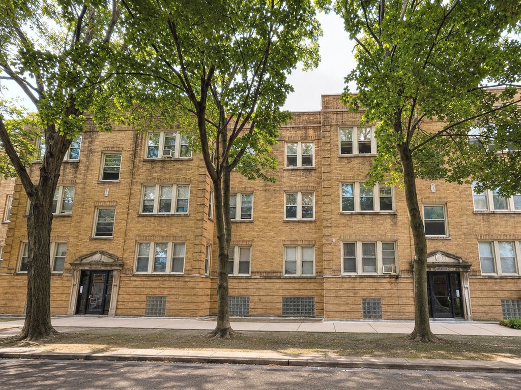 3717 W Cullom Avenue 1, Chicago, IL 60618